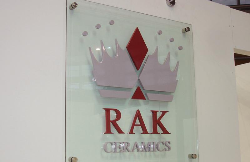 glass-sign-with-3d-logo-on-the-face