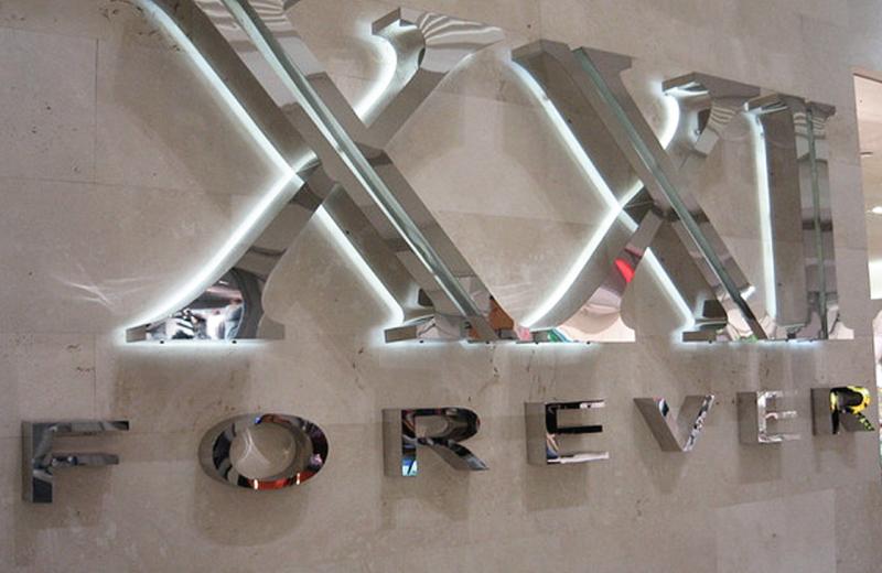 mirror-polished-stainless-steel-fabricated-letters-with-led-back-glow