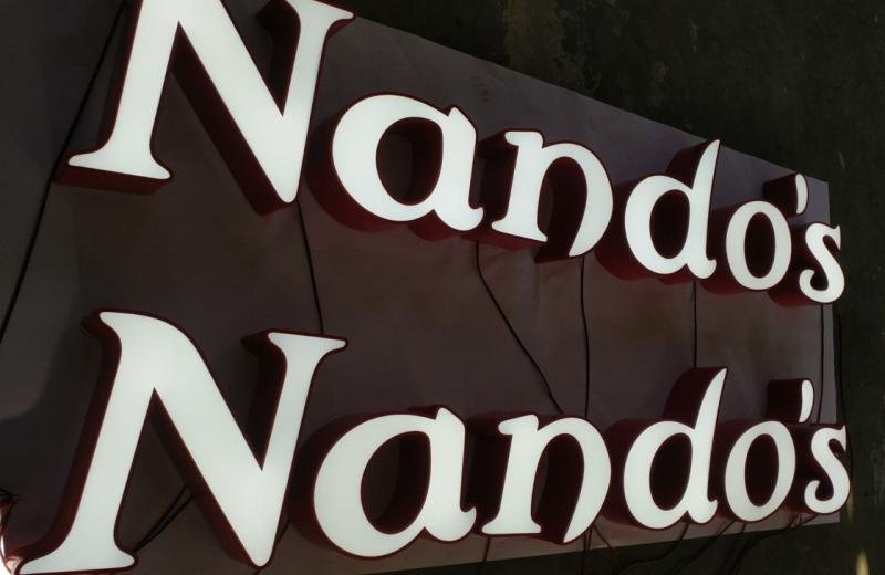 nandos-illuminated-letters-with-rim-edges