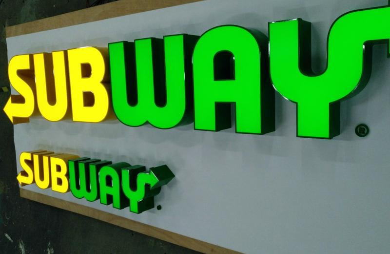 subway-illuminated-letters-with-rims