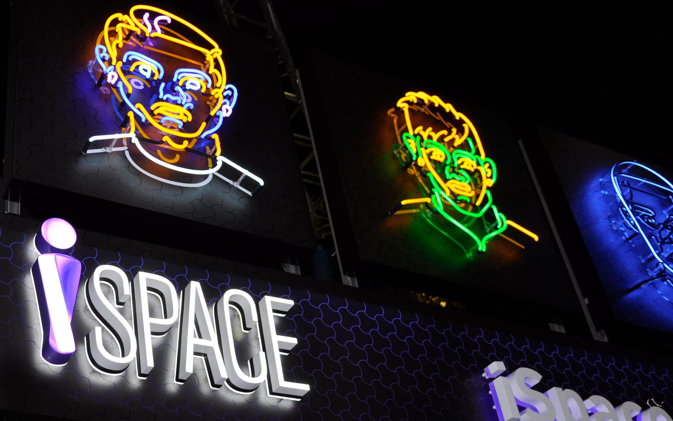 iSpace Double Feature illuminated Logo