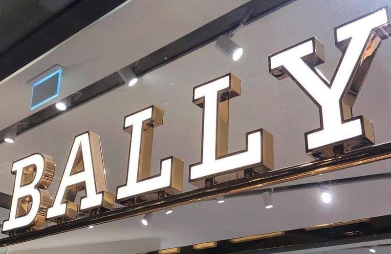 Mirror-polished-brass-illuminated-signage-free-standing