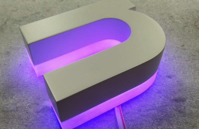 close-up-letter-of-back-glow