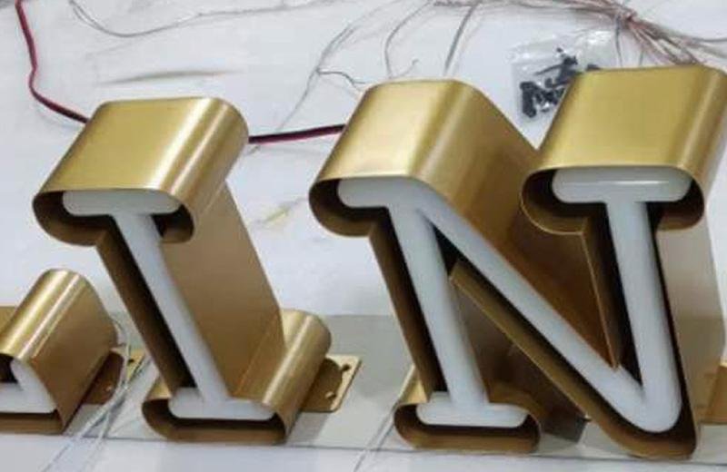 free-standing-brass-sign-with-illumination