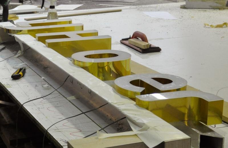 lJ-hooker-brass-signage-being-made
