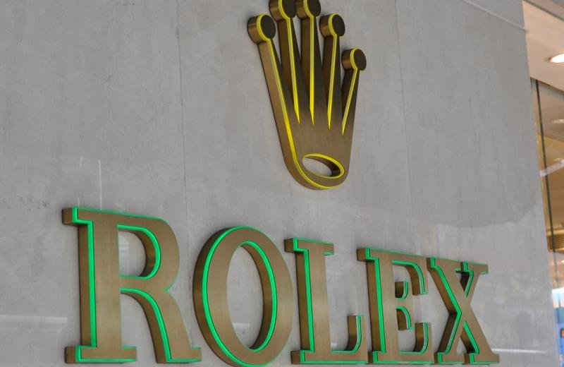 rolex-double-metal-feature-with-illumination