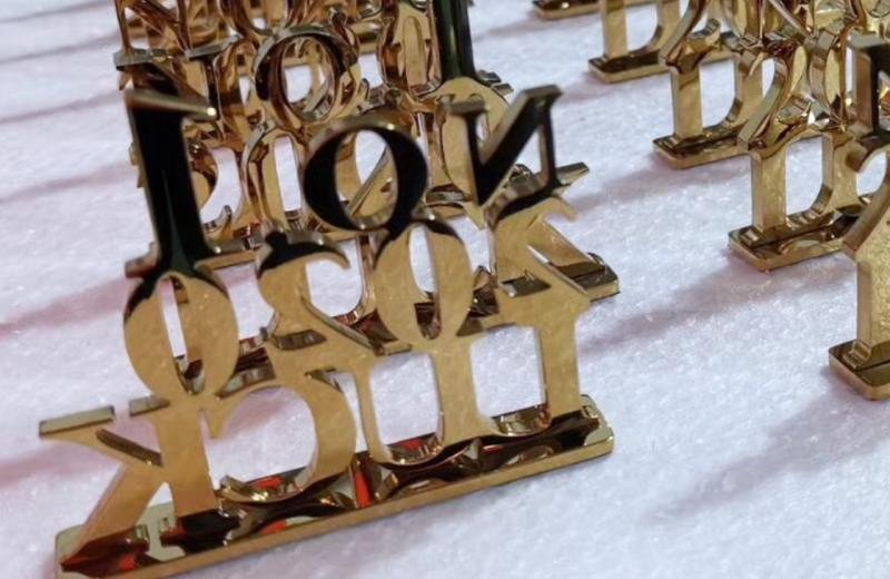 solid-free-standin-mirror-polished-brass-signs-for-desktop