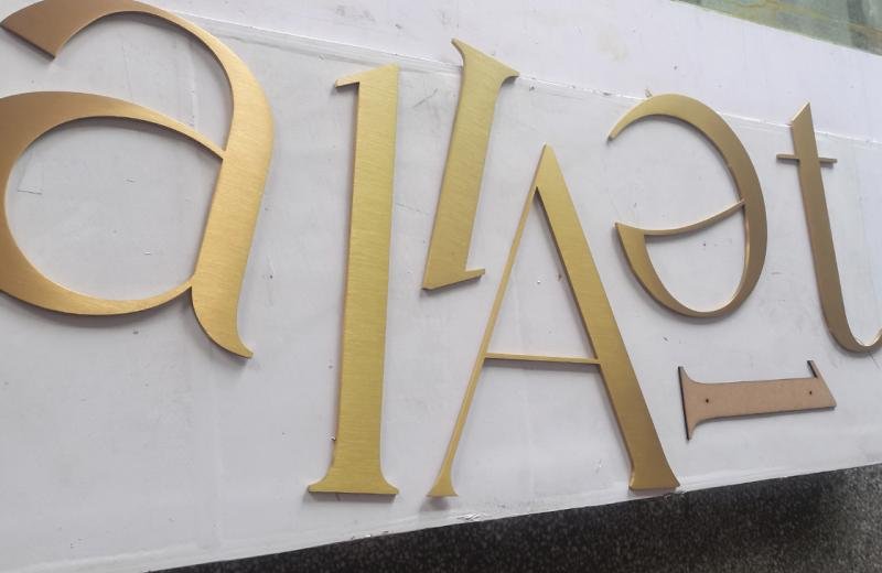 solid-metal-letters-in-brass-lots