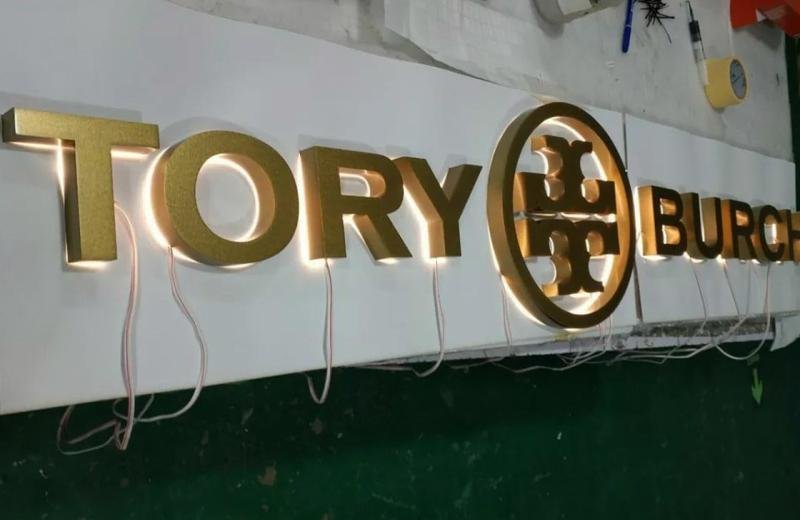 tory-burch-letters-with-bac-light-glow