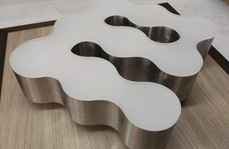 close-up-shape-showing-perspex-letter-edges