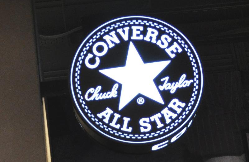 converse-lightbox-graphics-illuminated-all-around