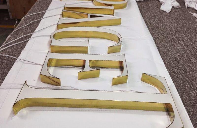 gold-edges-with-rimless-faces