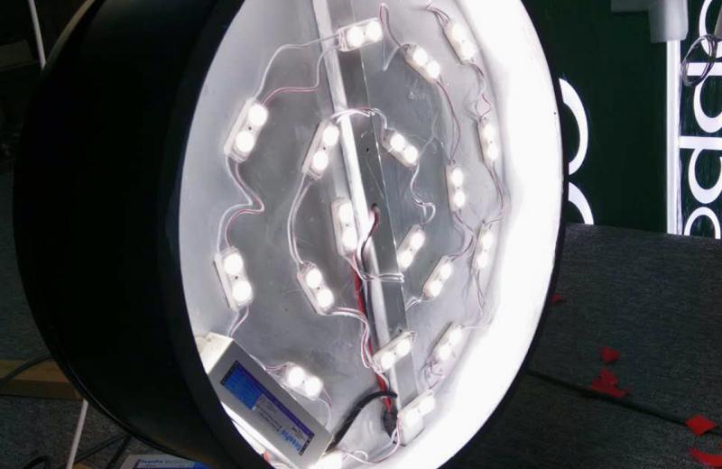 led-lights-inside-round-lightbox