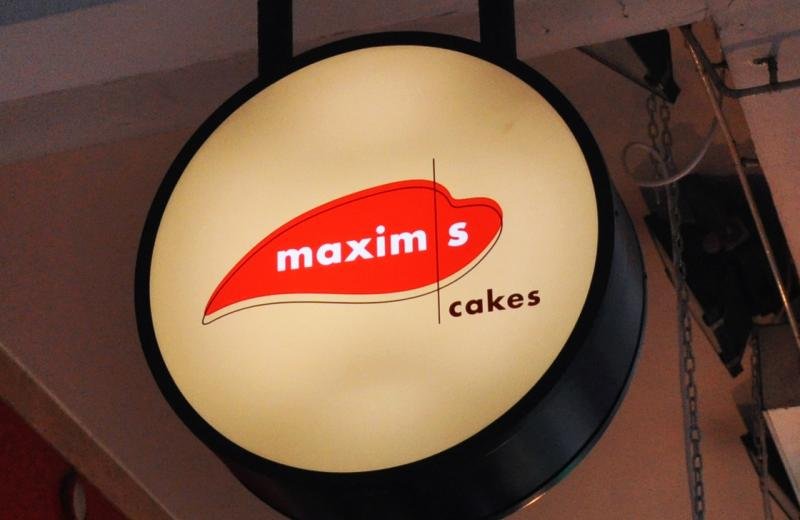 maxim-sign-round-lit-up