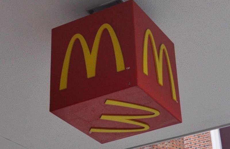 mcd-cube-lightbox-sign