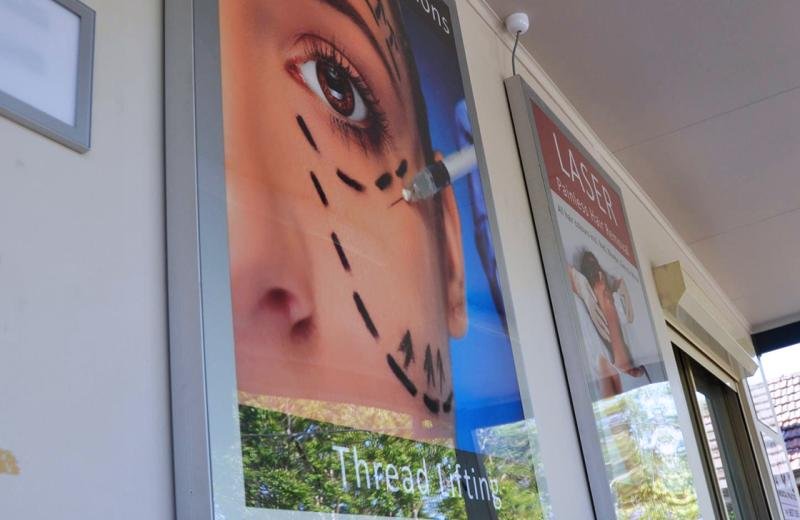 outdoor-slim-poster-boxes