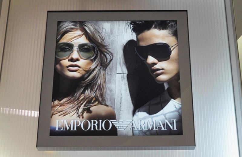 slim-lightbox-square-shaped-installed