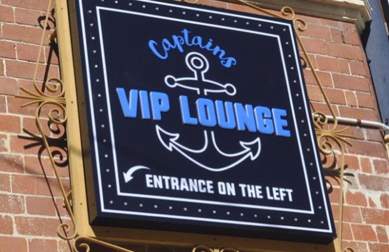 vip-detailed-box-with-fancy-edges