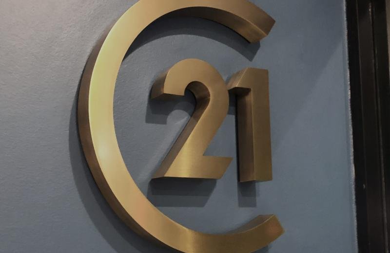 brass-fabricated-3d-metal-logo-sign