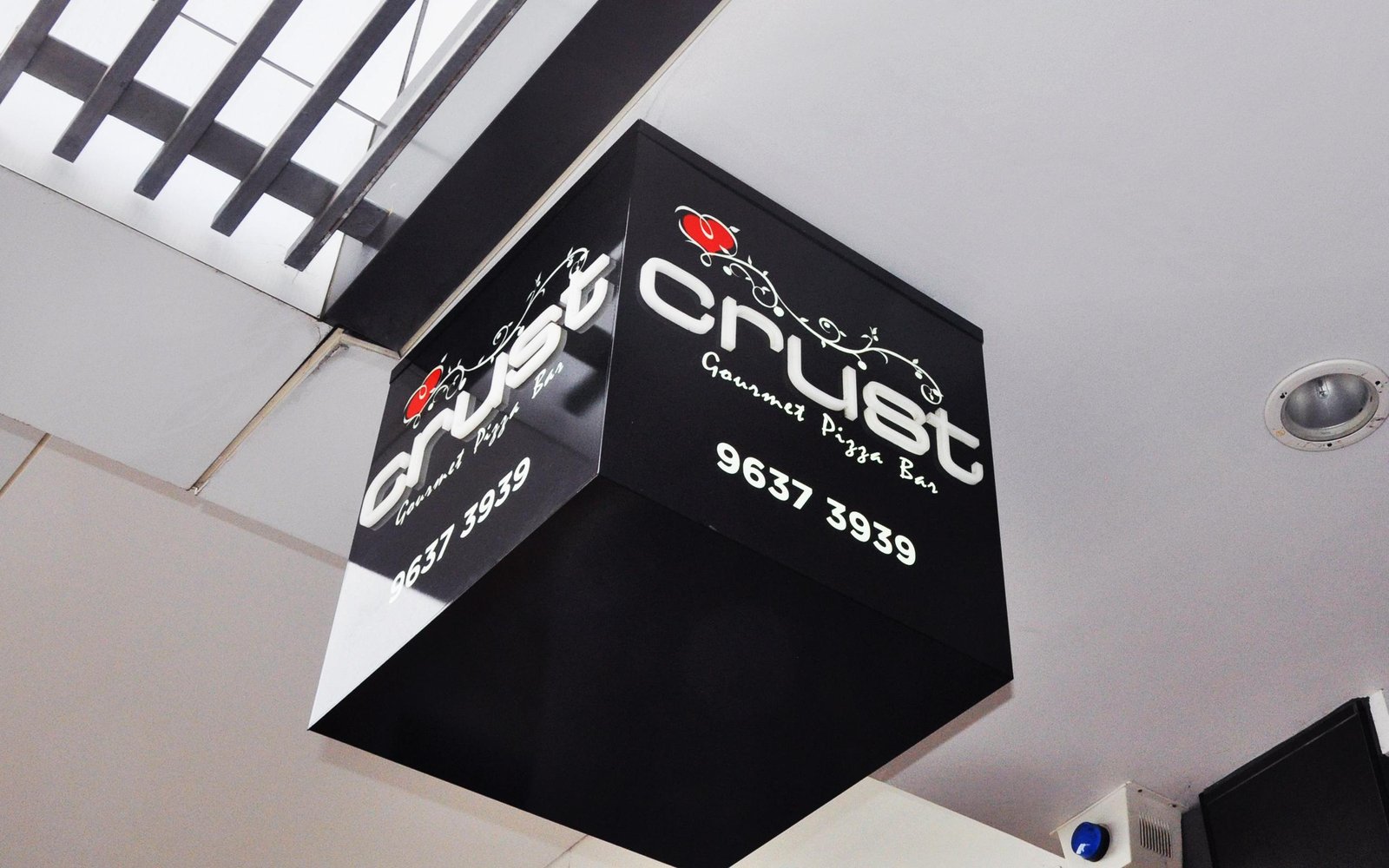 crust-cube-lightbox