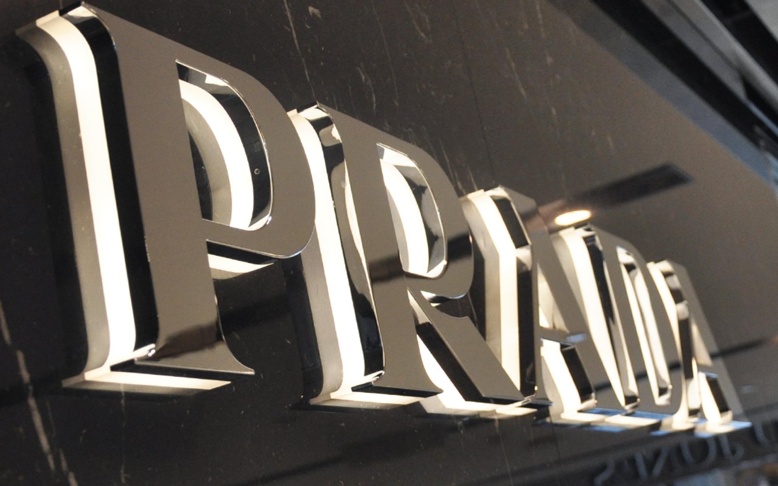 prada_mirror-polsihed-stainless-steel-with-acrylic-glowing-underneath