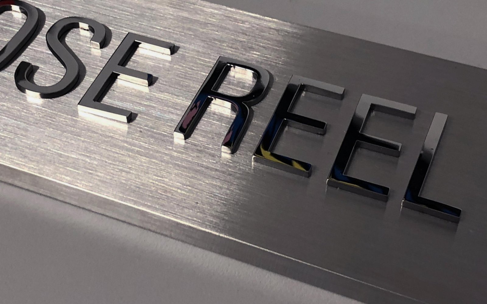 stainless-steel-plaque-with-3d-letters-mirror-polished