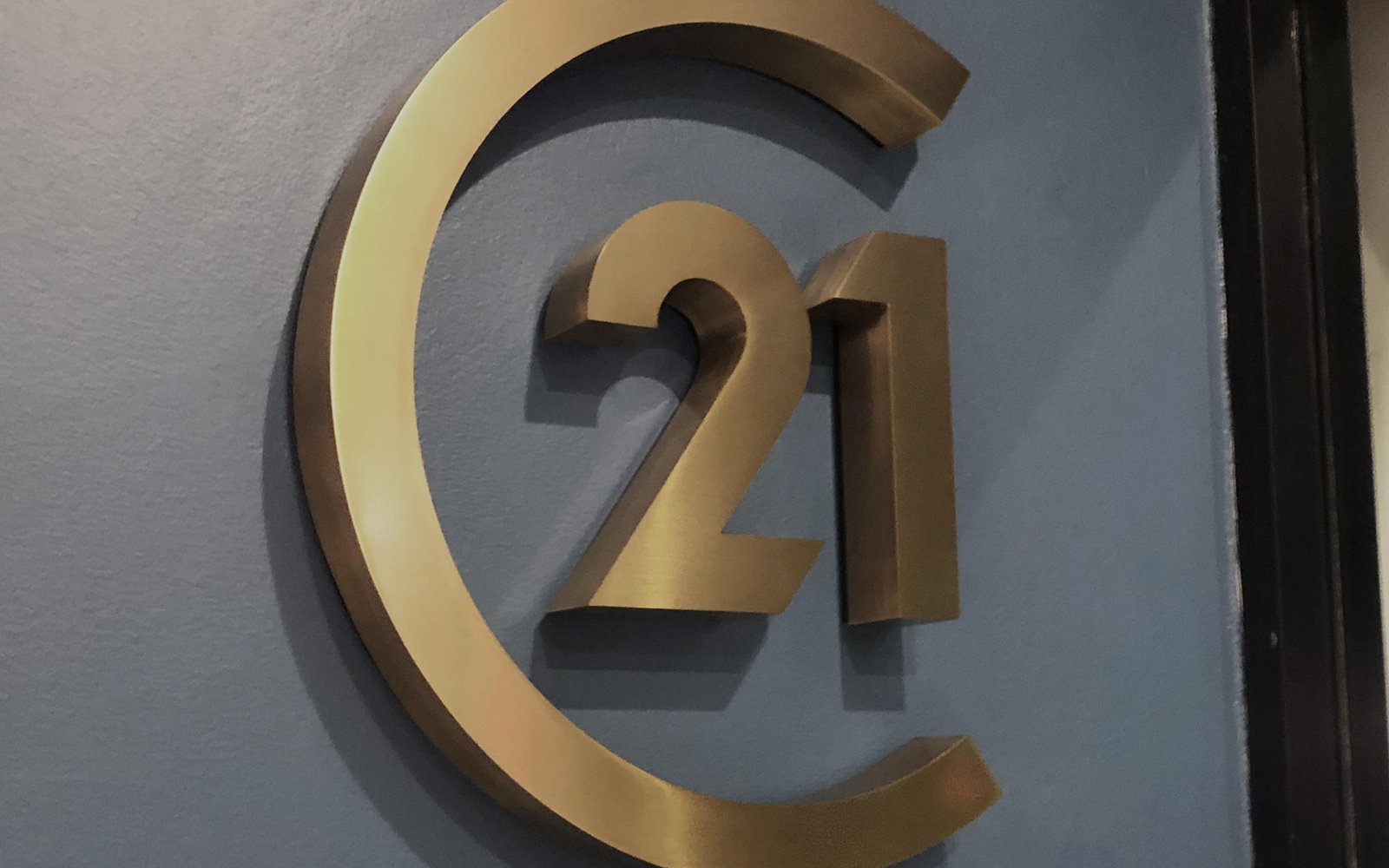 brass-fabricated-3d-metal-logo-sign